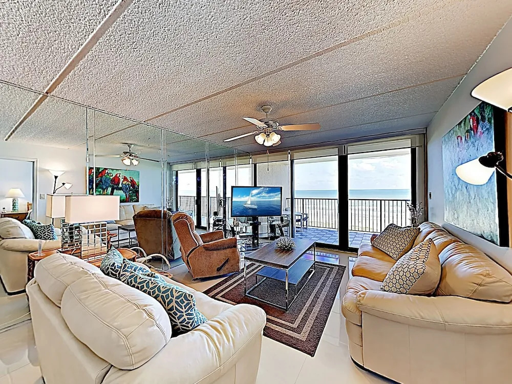 New Listing! Charming Coastal W/ Beach Views 2 Bedroom Condo