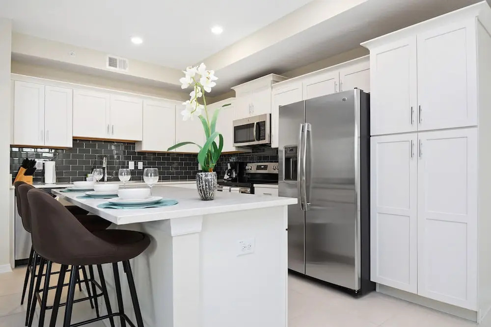 106 Apartment Storey Lake  44309 / 46929