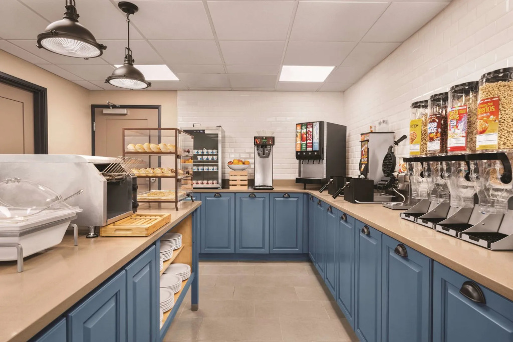 Country Inn & Suites by Radisson, Savannah Midtown, GA