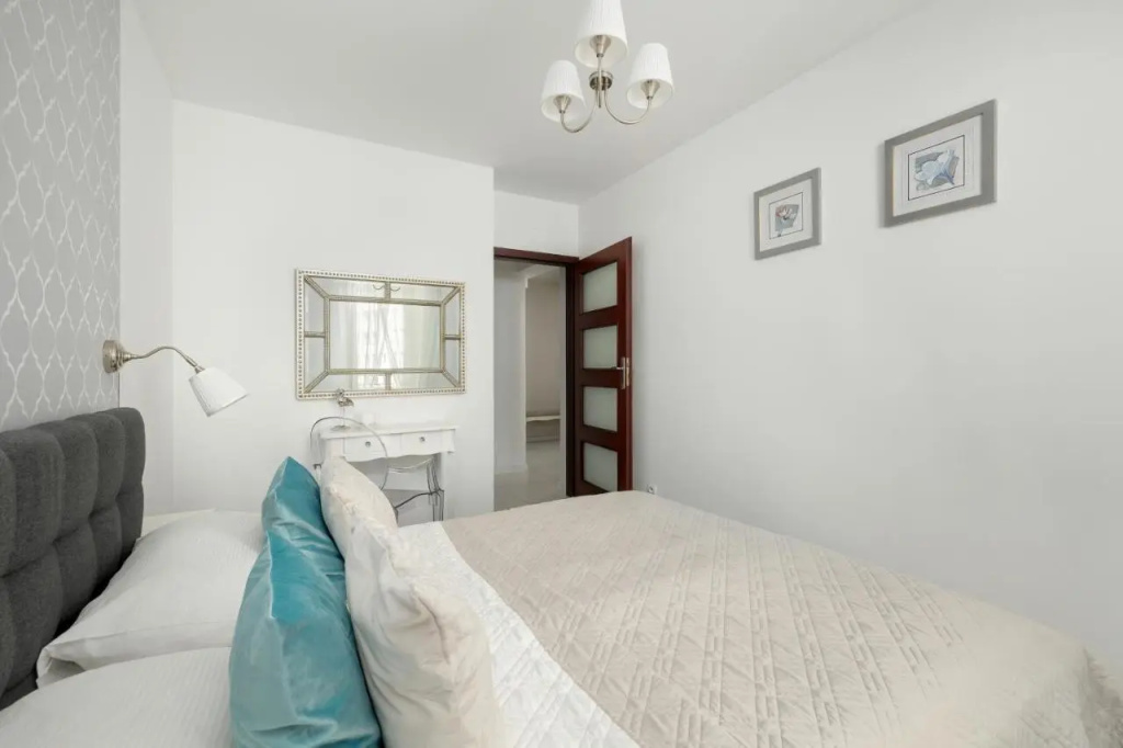 Jasnoszary Apartament Sun Seasons 24 w Kołobrzegu Blisko Morza by Noclegi Renters