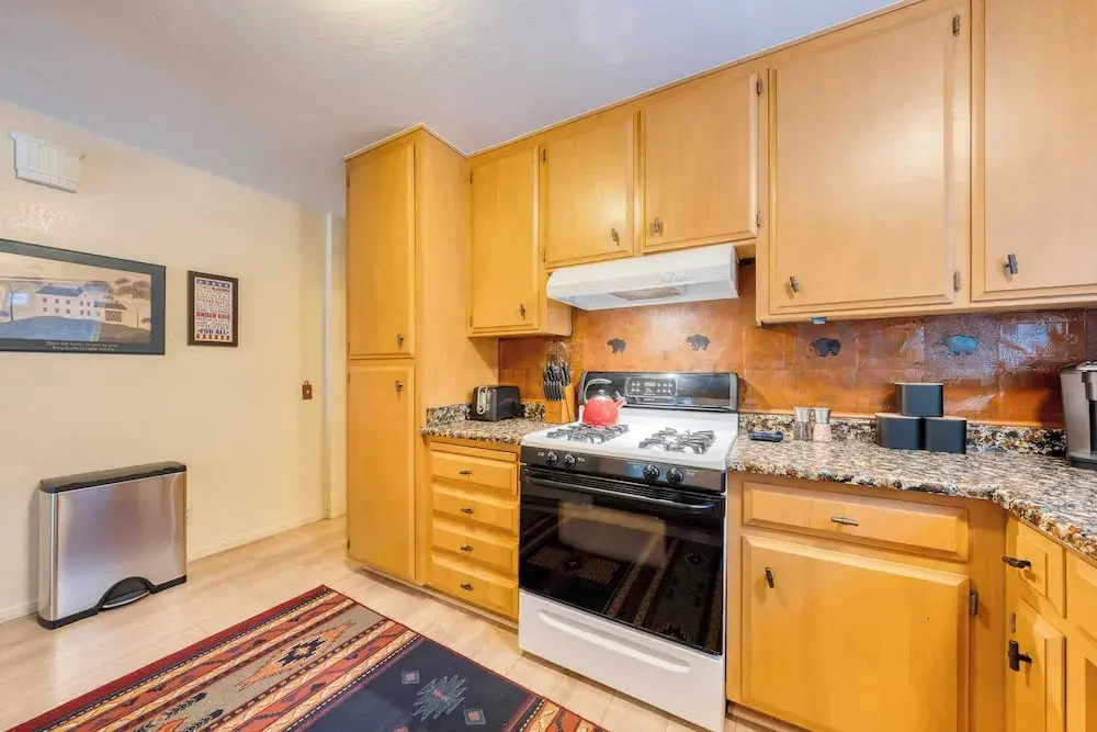 Mountain Cabin w/ Fireplace, Balcony & Easy Ski Access Bear Americana