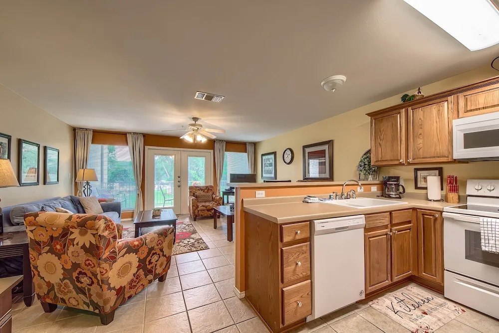 Ww E202 Schlitterbob Hideaway 3 Bedroom Condo by RedAwning