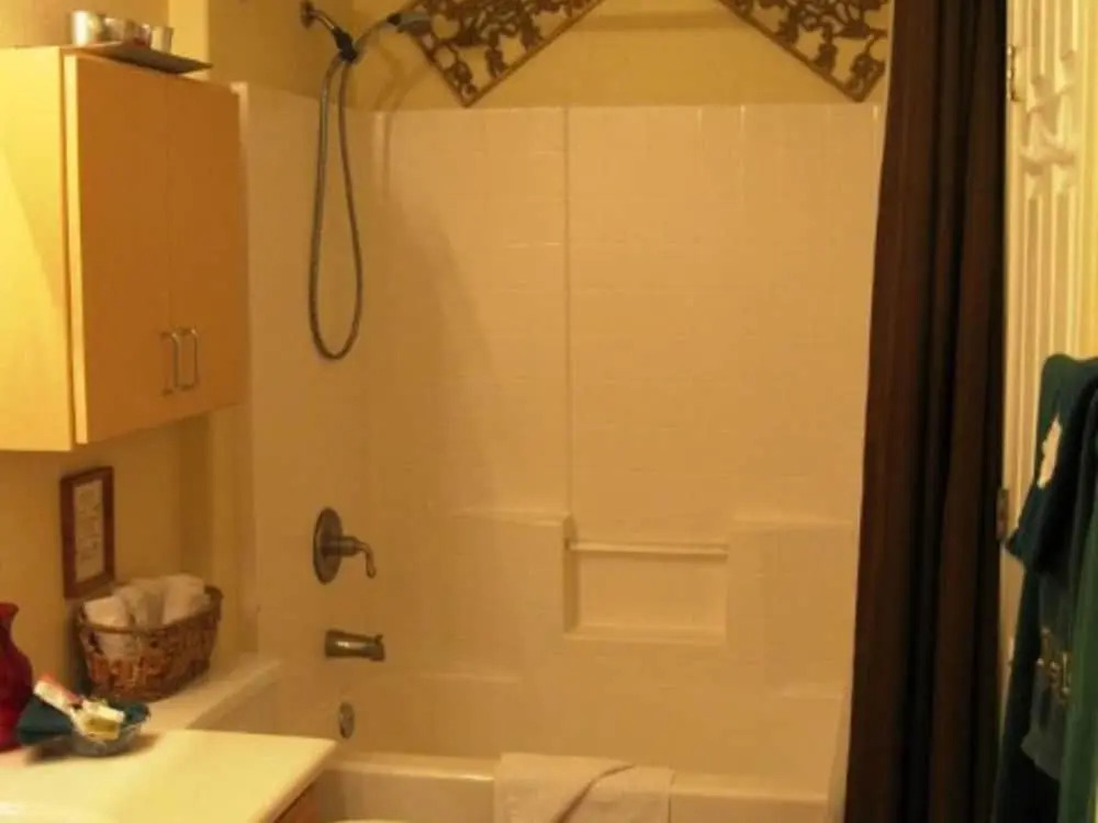 Jacob And Janne, Nielson 3 Bedroom Condo