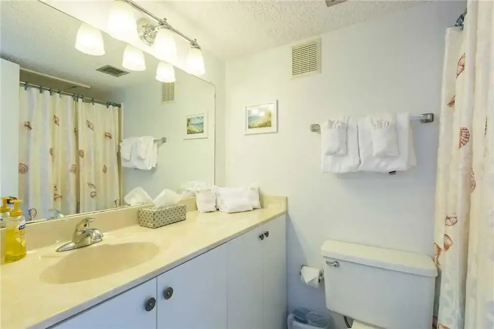 Madeira Beach Yacht Club 151H by Distinctive Beach Rentals