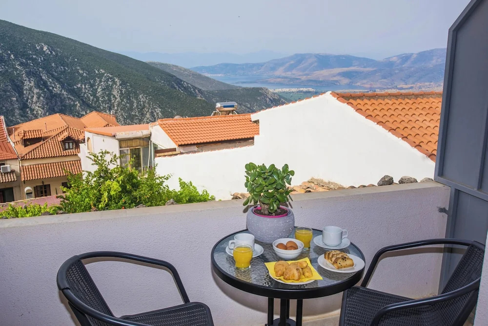 THOLOS HOTEL
