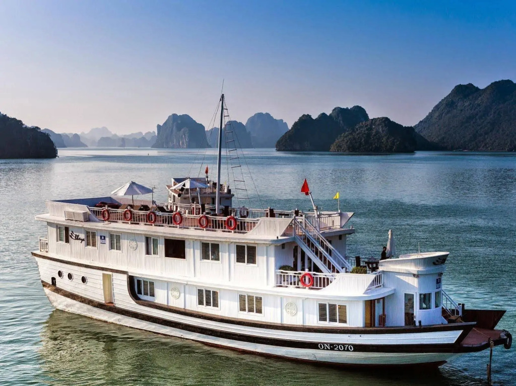 Bhaya Luxury Halong Cruise - Manage by LuxCruises