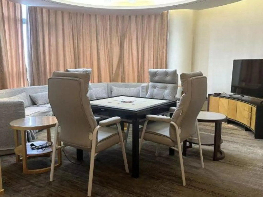 Dongfang Juyi Hotel (Zhengzhou East Railway Station Kailin IFC)