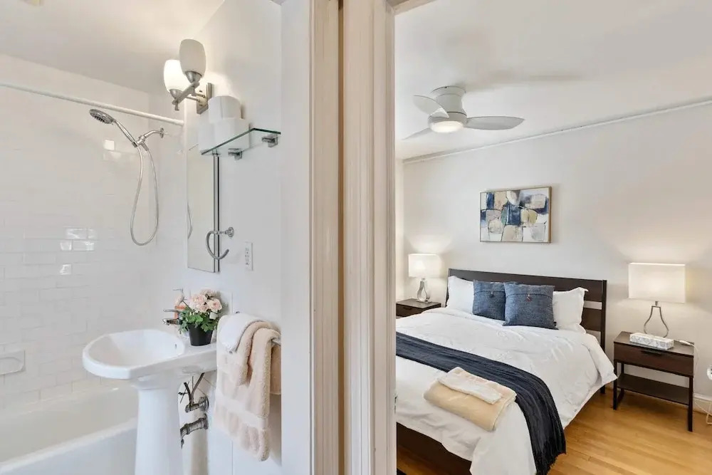 Beautiful 3br/3ba Colonial House by Cozysuites