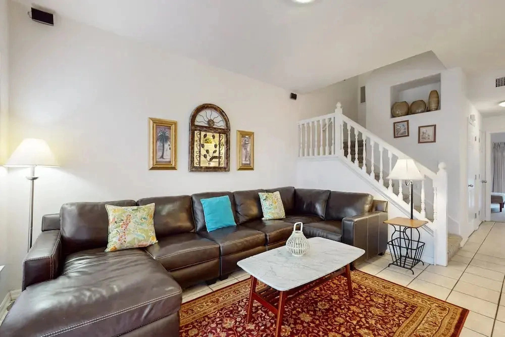 Spacious Townhome With Shared Pool Near Golf, Marinas, & Restaurants