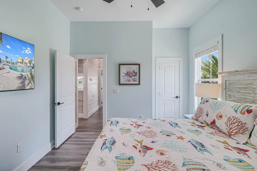 Fishtastic Sp103 4 Bedroom Home by RedAwning