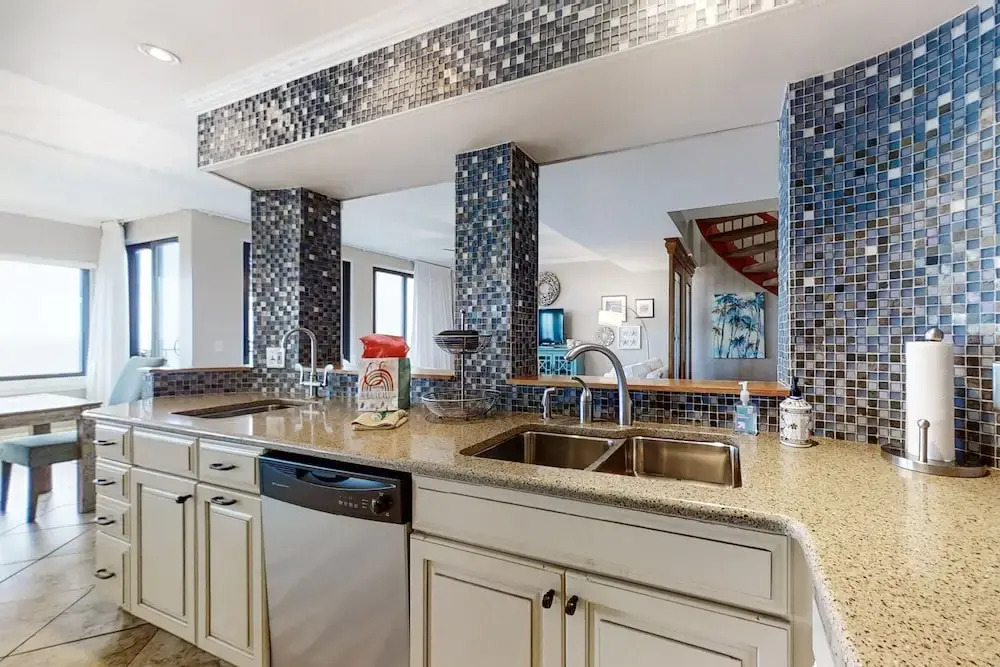 Bright & Airy Oceanfront Condo With Pool, Huge Balcony, Washer/dryer & AC