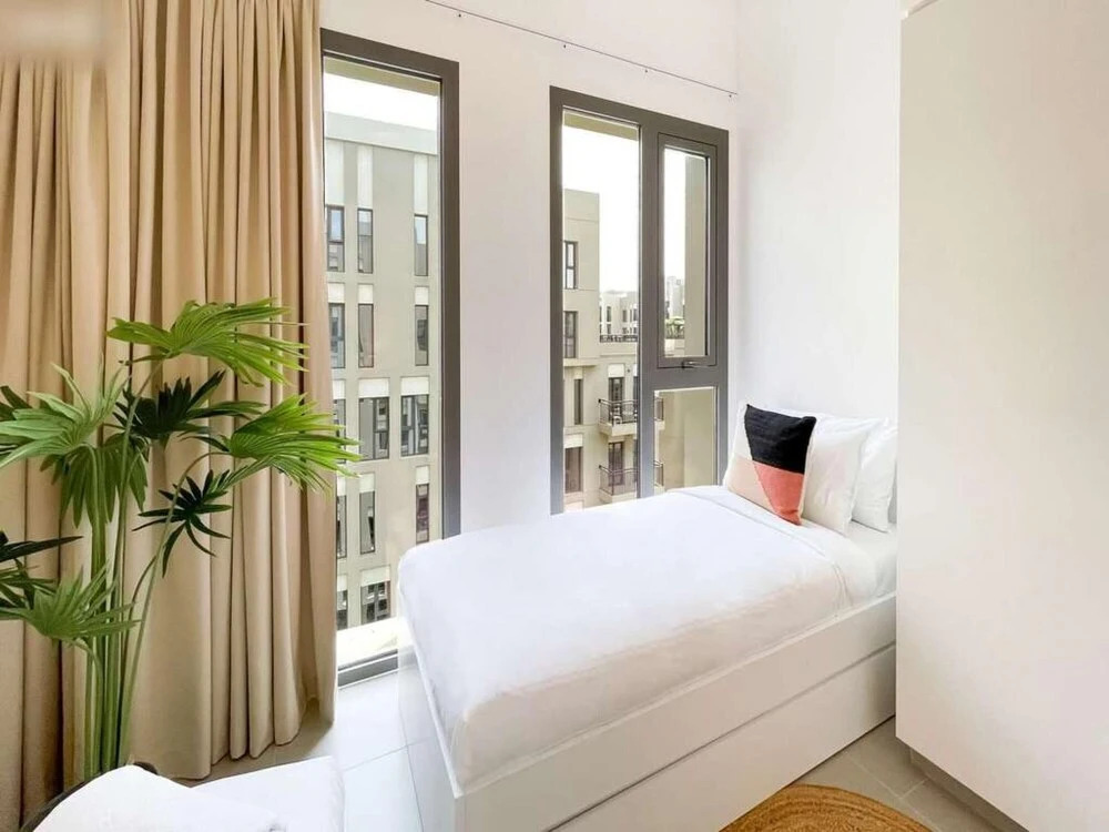 Fancy 2BR Apt Town Square