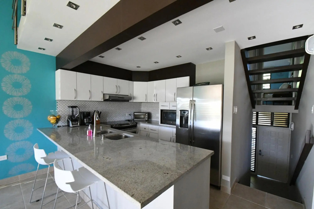 Spectacular Home Away from Home, Fully Equipped (BV308)