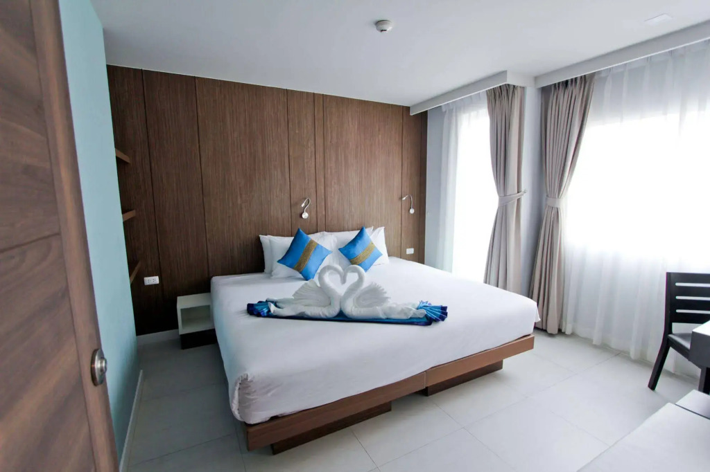 Отель Centro One Patong