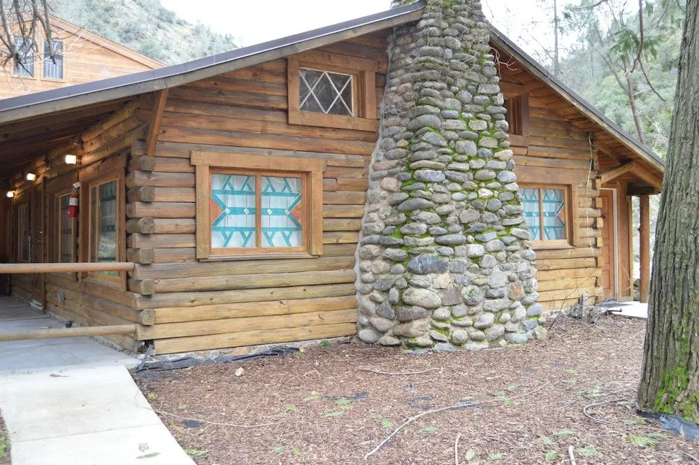 Red Bud Lodge