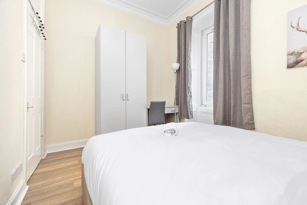 JOIVY Charming 2-Bed Flat Near City Centre W/ Desk