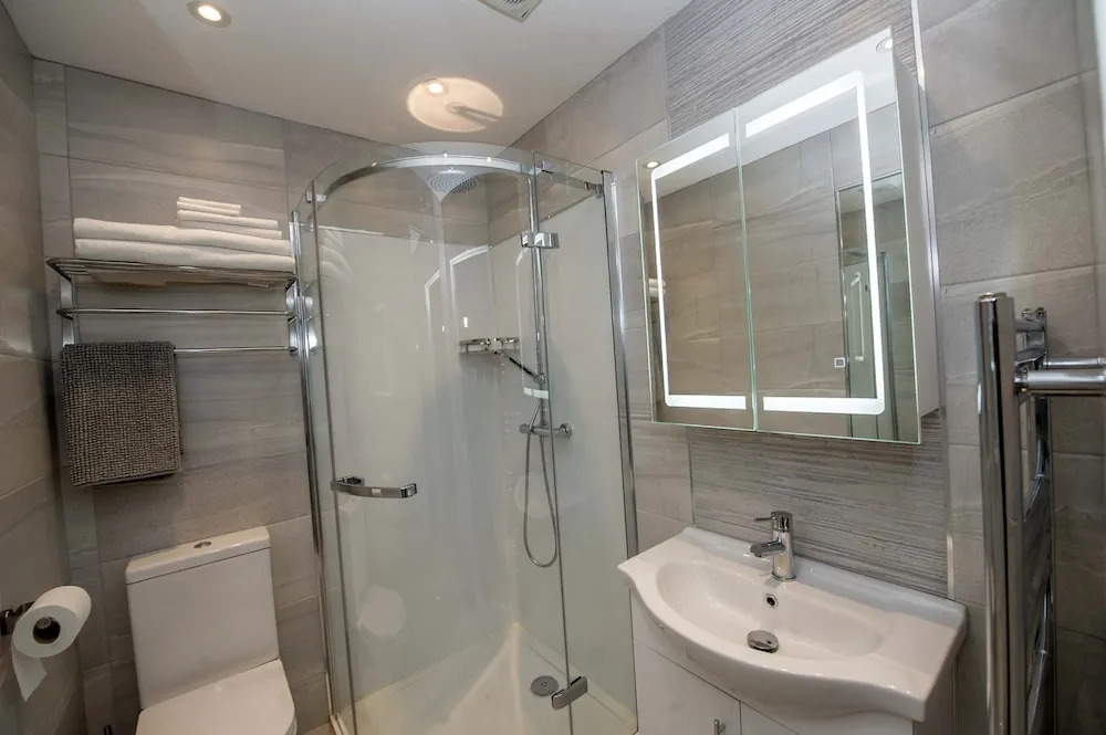 The James Suites