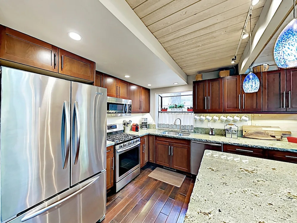 New Listing! Modern W/ Pool & Private Garage 4 Bedroom Home