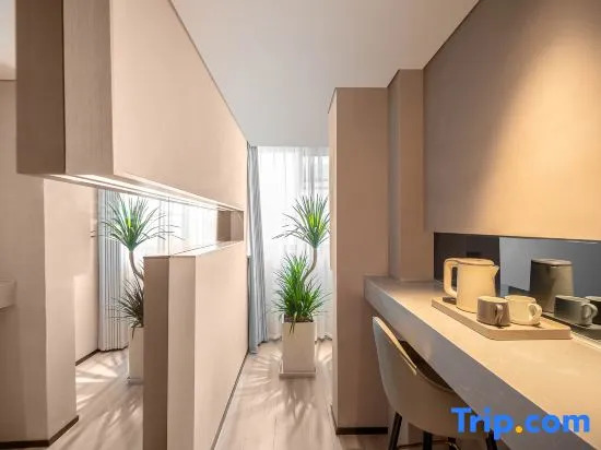 Yinlu Hotel (Zhengzhou Railway Station West Square Erqi Wanda Plaza)