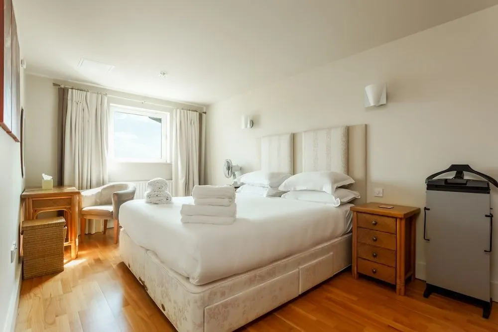 Crows Nest - On Poole Quay, Parking and Wi-Fi included
