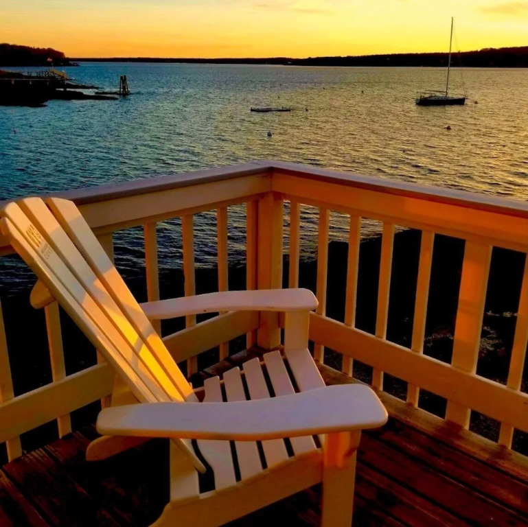 Smugglers Cove Inn