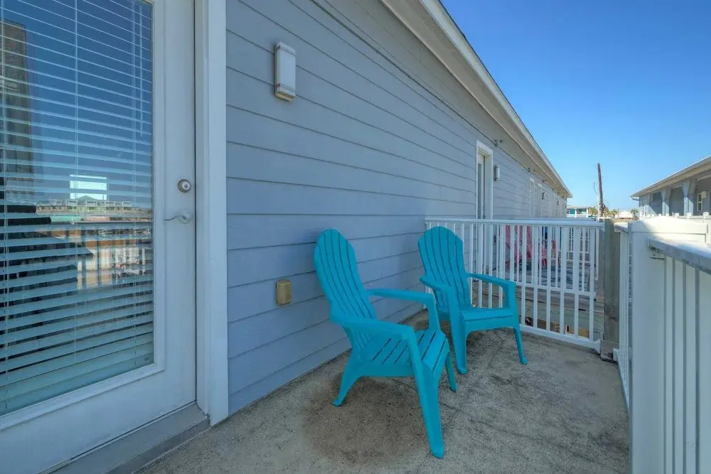 Minutes to the Beach w/ Pool, Sleeps 8 Two Condos: Costa Bahia