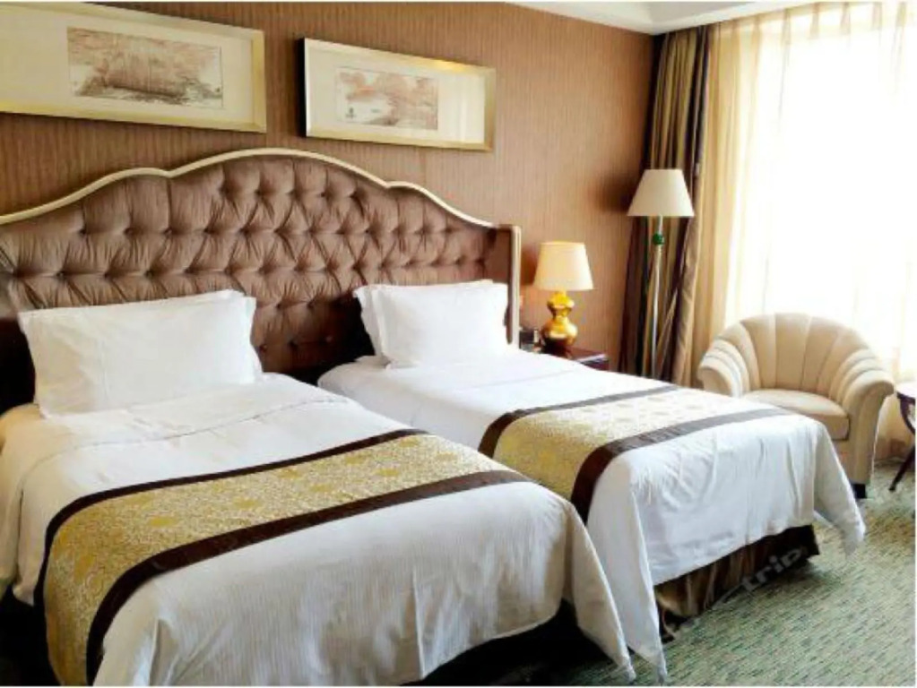Yulong International Hotel