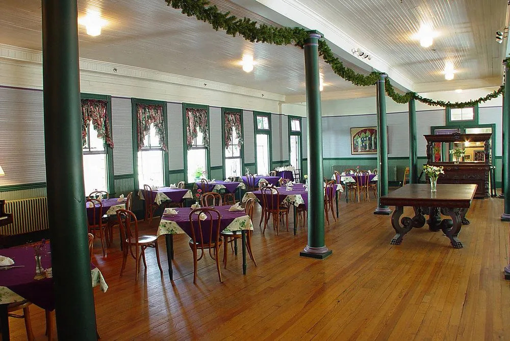 Grand Old Lady Hotel