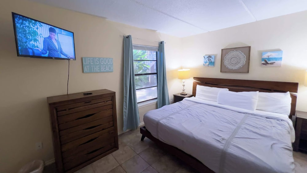 Short Walk to Beach - Pool - 1st Floor