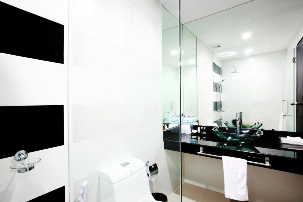 One World One Home Naiharn Hotel