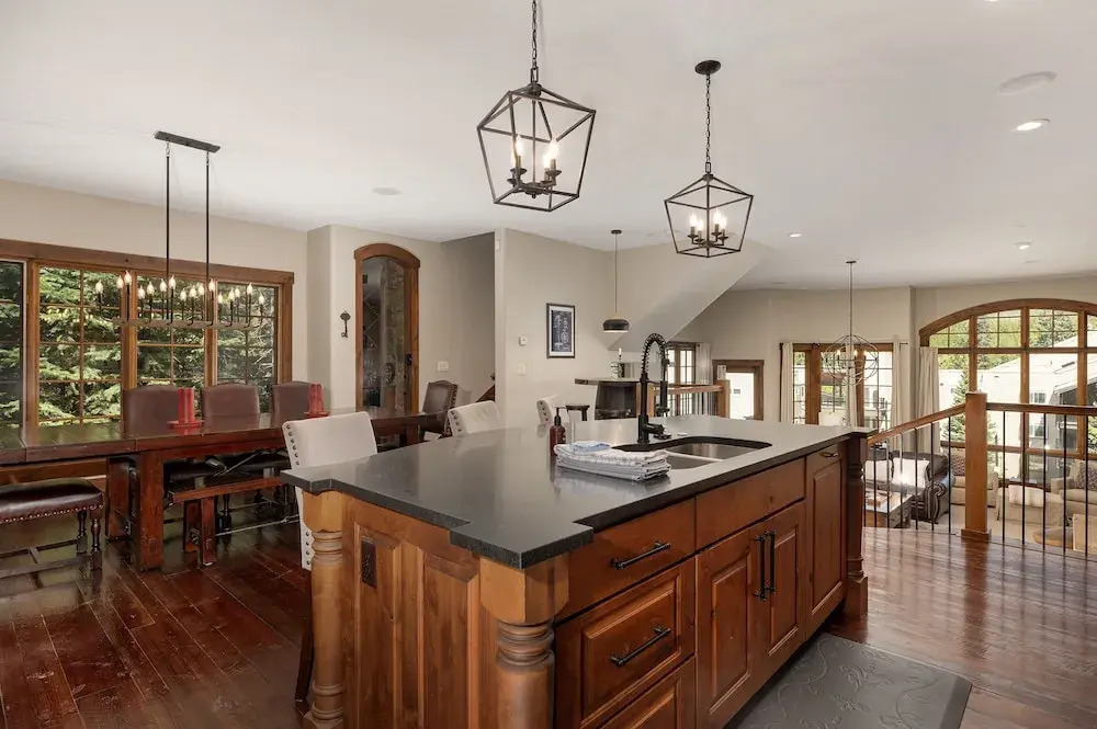 Iron Horse Manor 4 Bedroom Home
