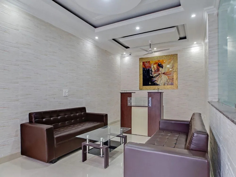 OYO Home 38093 Designer Stay Fortis Hospital