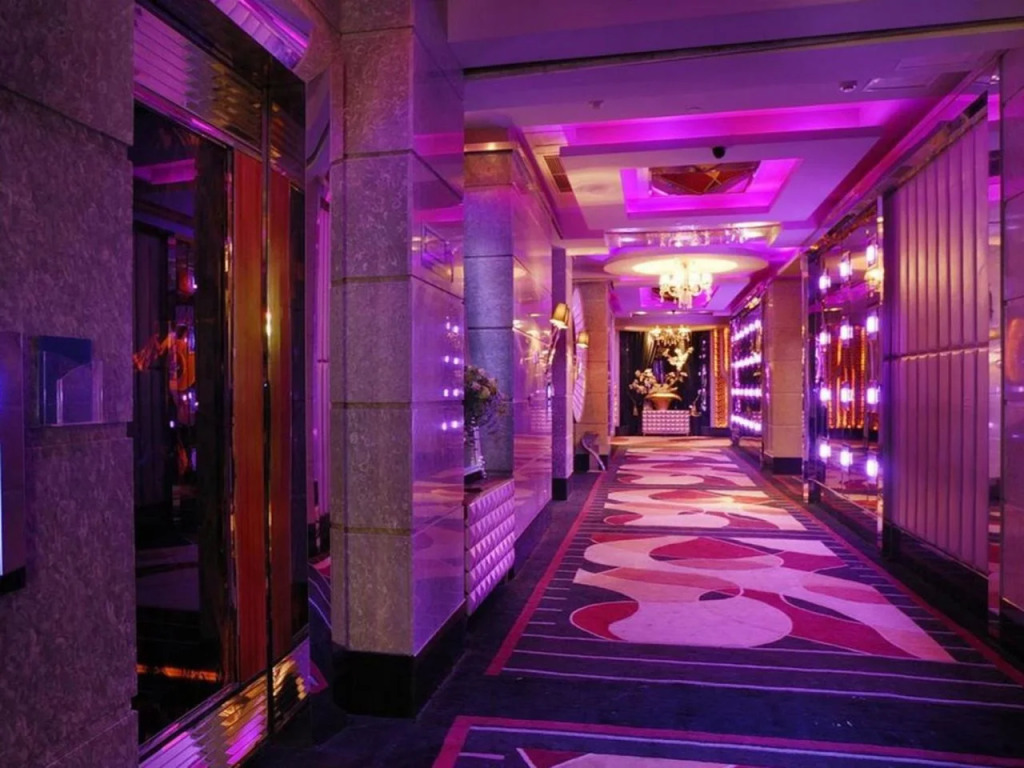 Yizui Crown Hotel
