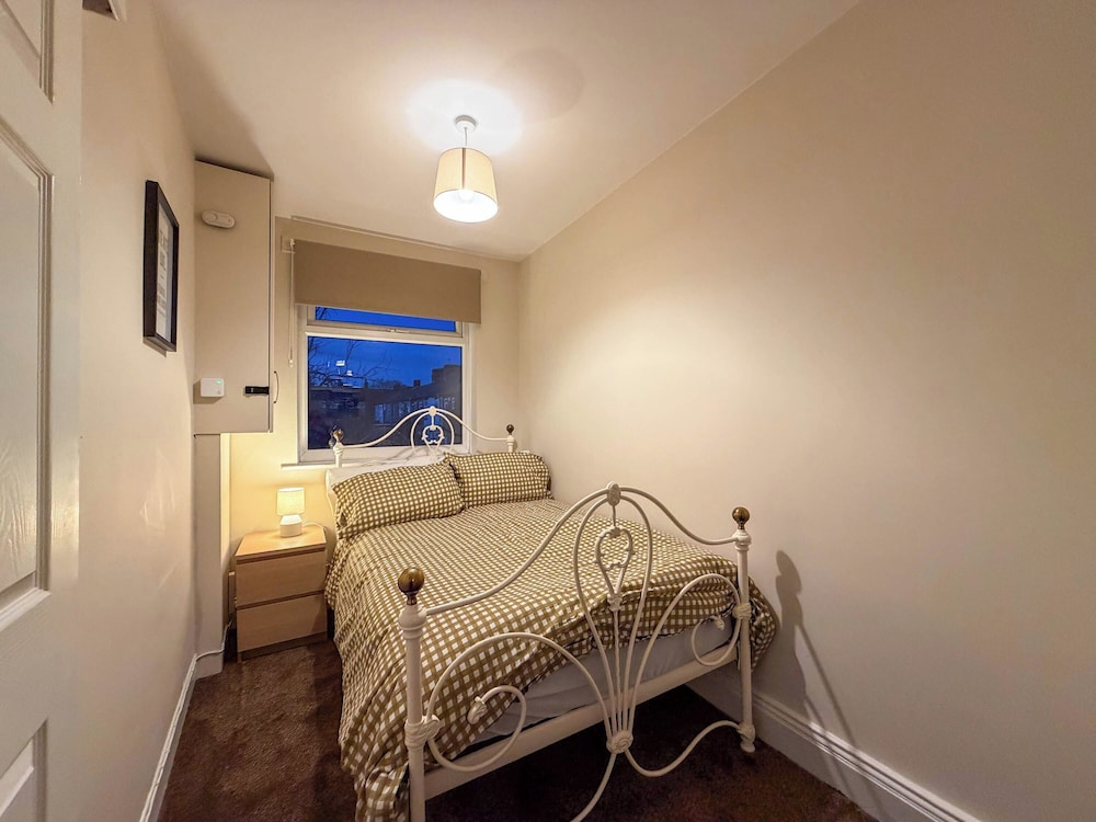 Family/business - Parking - Wifi - Sleeps 3