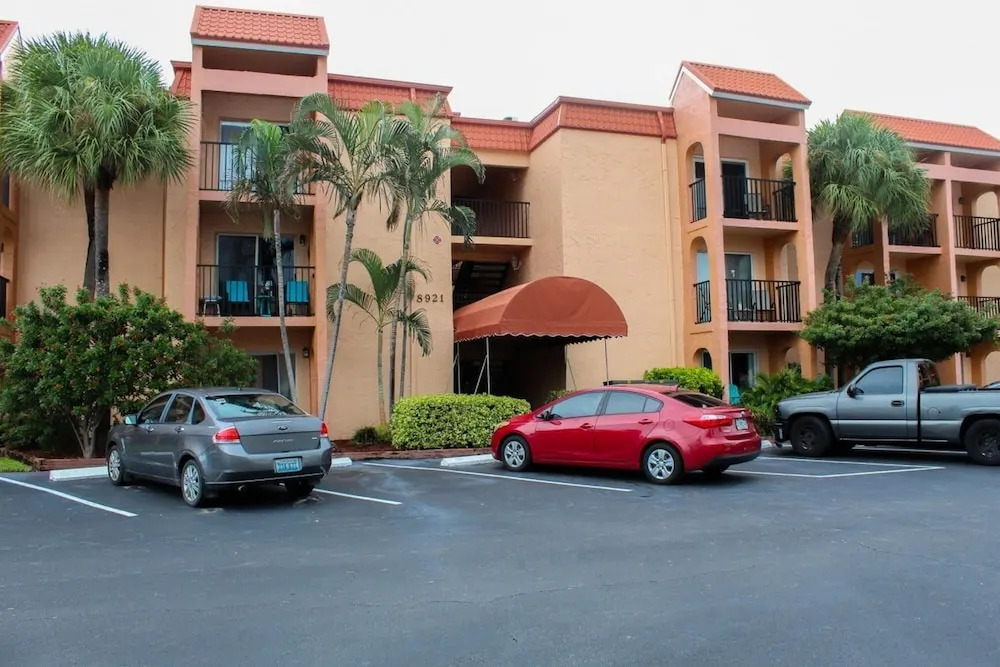 St Pete Beach Intercoastal Views, Pool, Wifi 8921