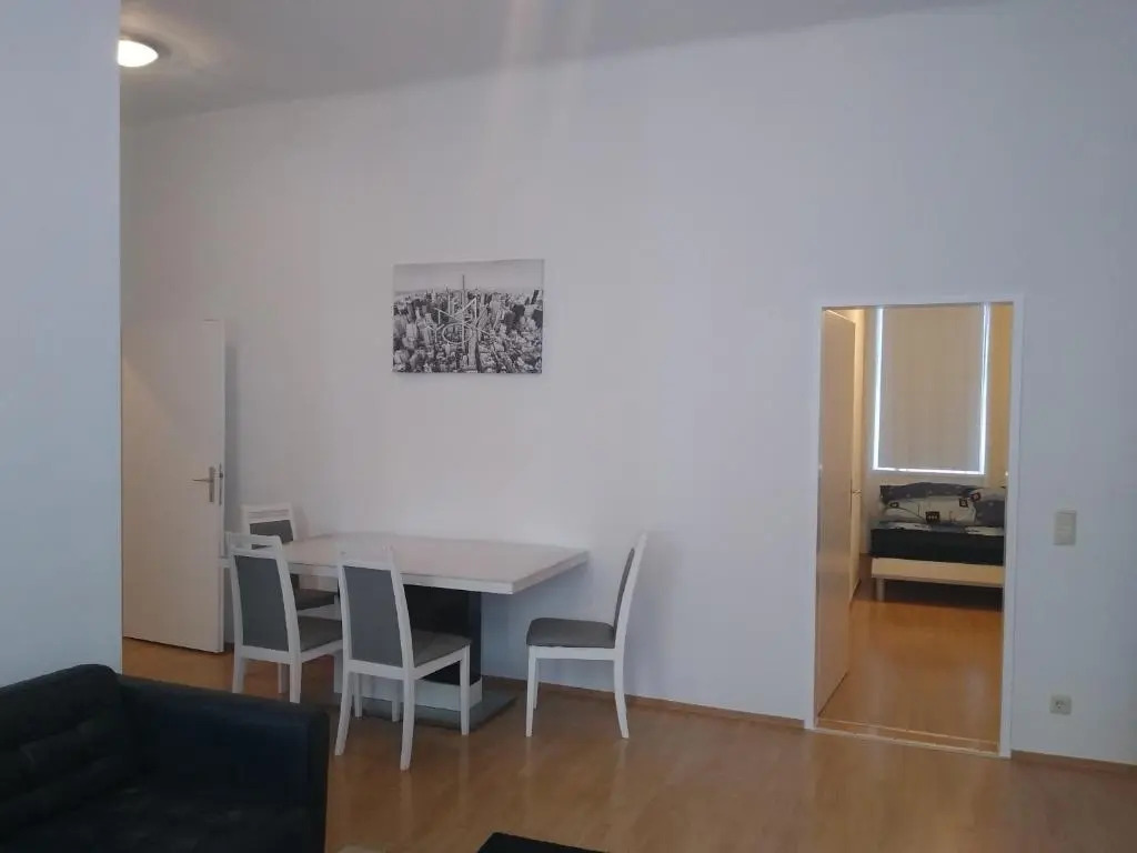 Spacious Central Apartment