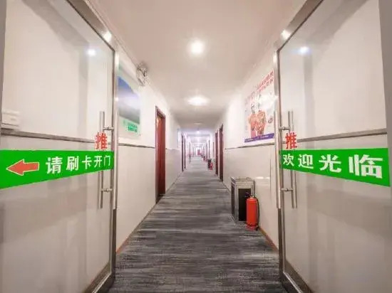 Xinfadi Express Hotel (Beijing Xinfadi Metro Station)