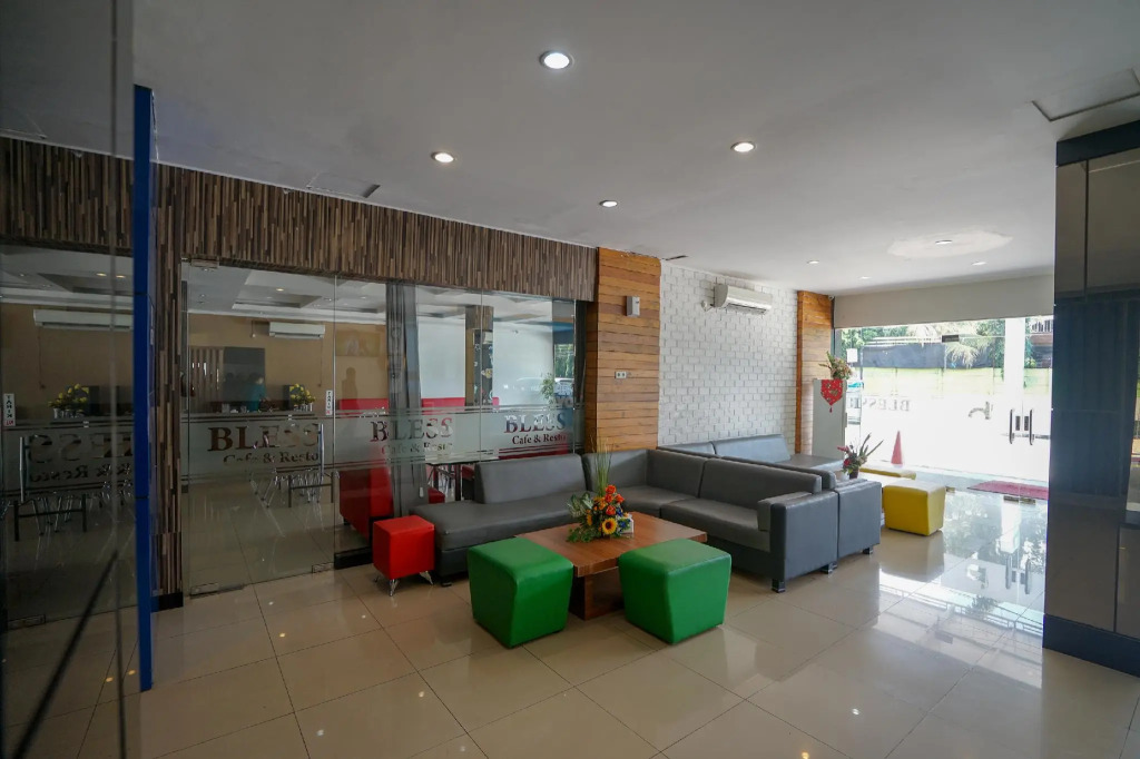 RedDoorz Plus @ Blessing Hotel Palembang