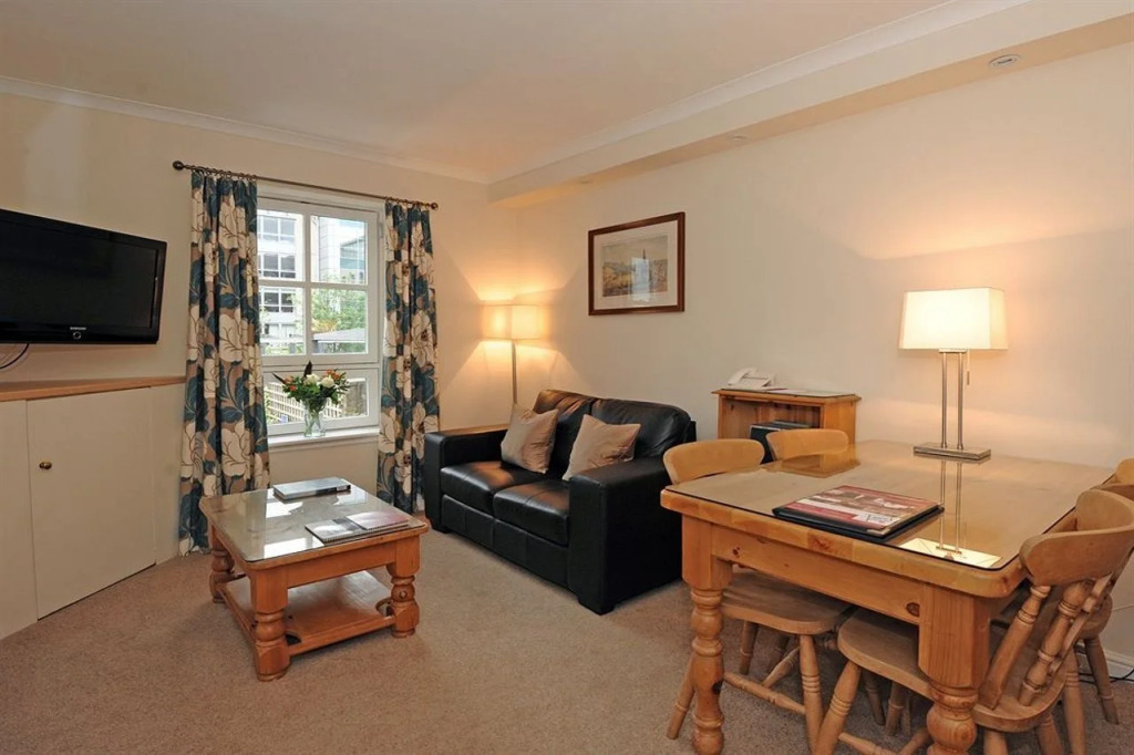PREMIER SUITES Edinburgh Fountain Court