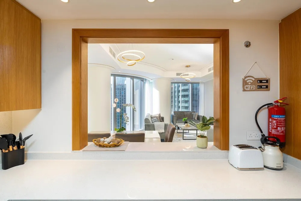 SuperHost - Modern and Unique Apartment with Fountain Views