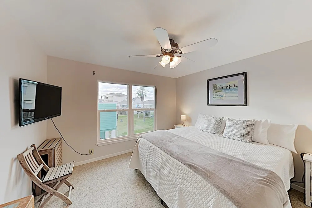 Exquisite Gulf-front W/ Steps To Beach 3 Bedroom Home