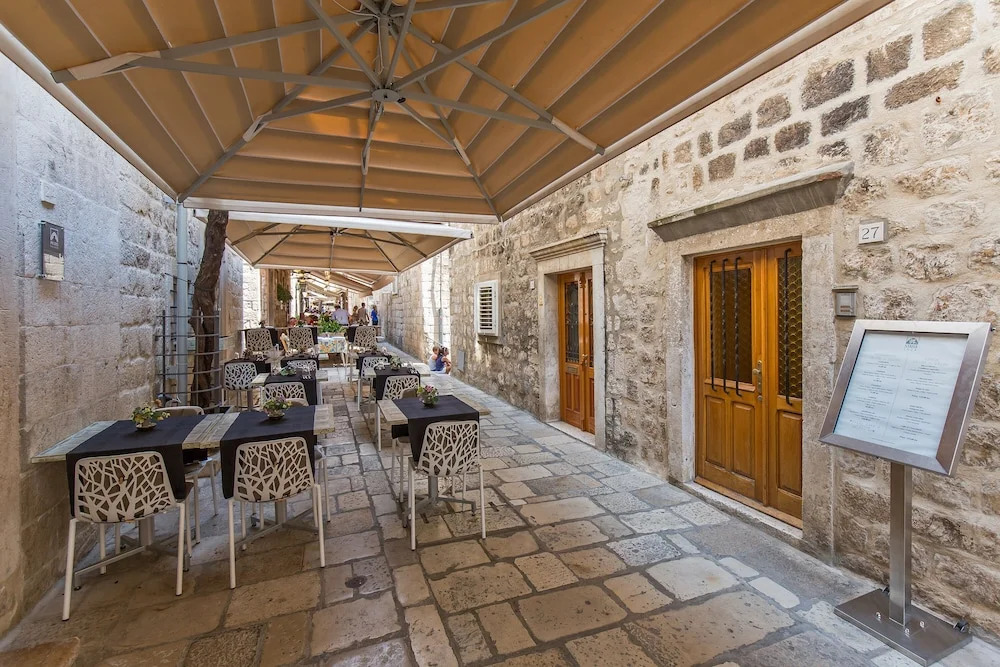 Apartments & Rooms Perla