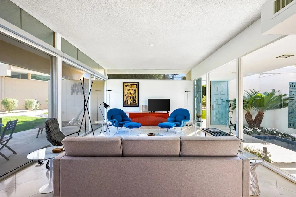 Mid-mod Krisel Getaway Walkable on El Paseo