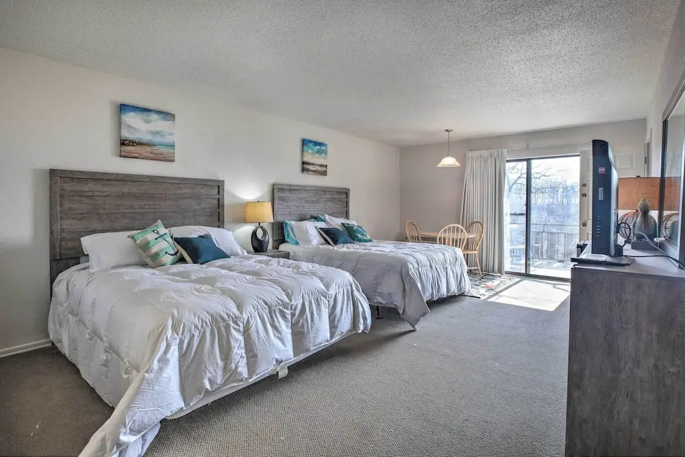 Resort Perks: Spacious Lake of the Ozarks Home
