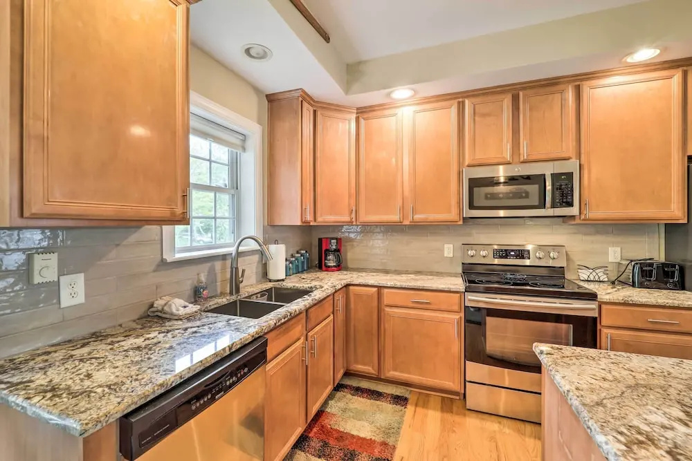Scenic Views! Ski-in/ski-out Condo in Beech Mtn