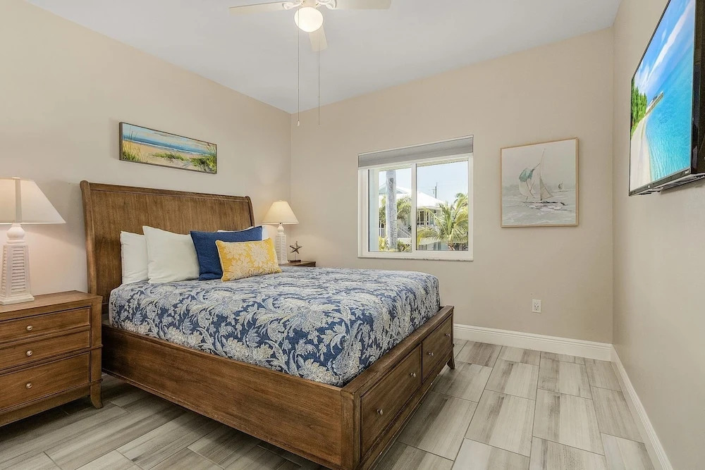 Welcome To 246 Delmar Ave - Vacation Rental 3 Bedroom Home by RedAwning