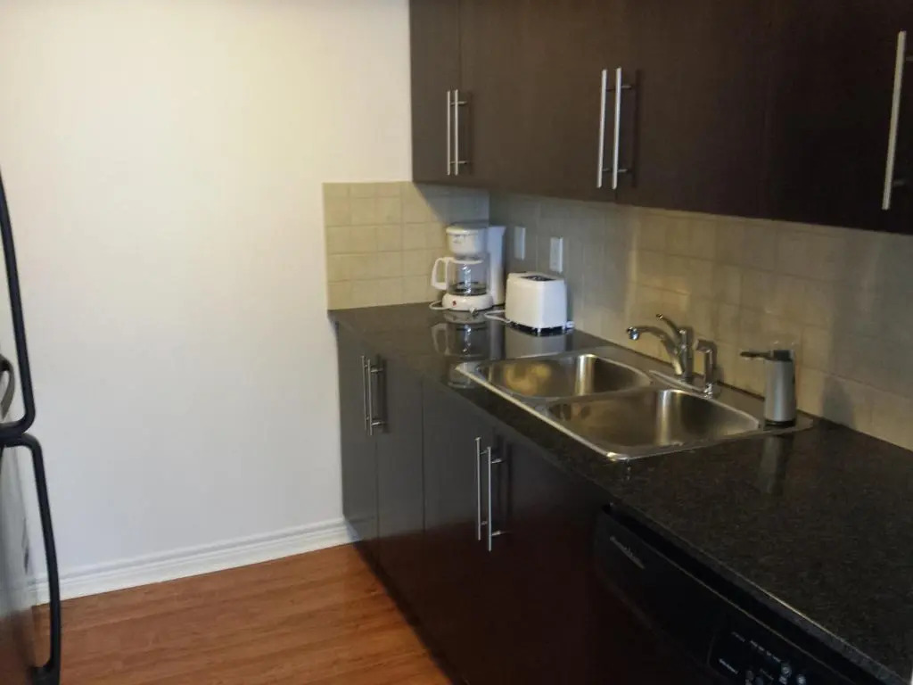 2 Bedroom 1 Bathroom Prime Location in Mississauga