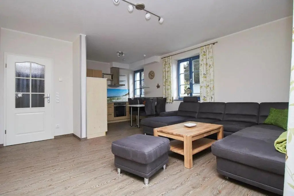 Neue Reihe 43 Villa Regulus EG