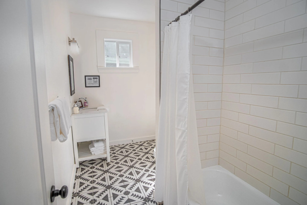 Cozy Remodeled 2br/1ba Near Downtown