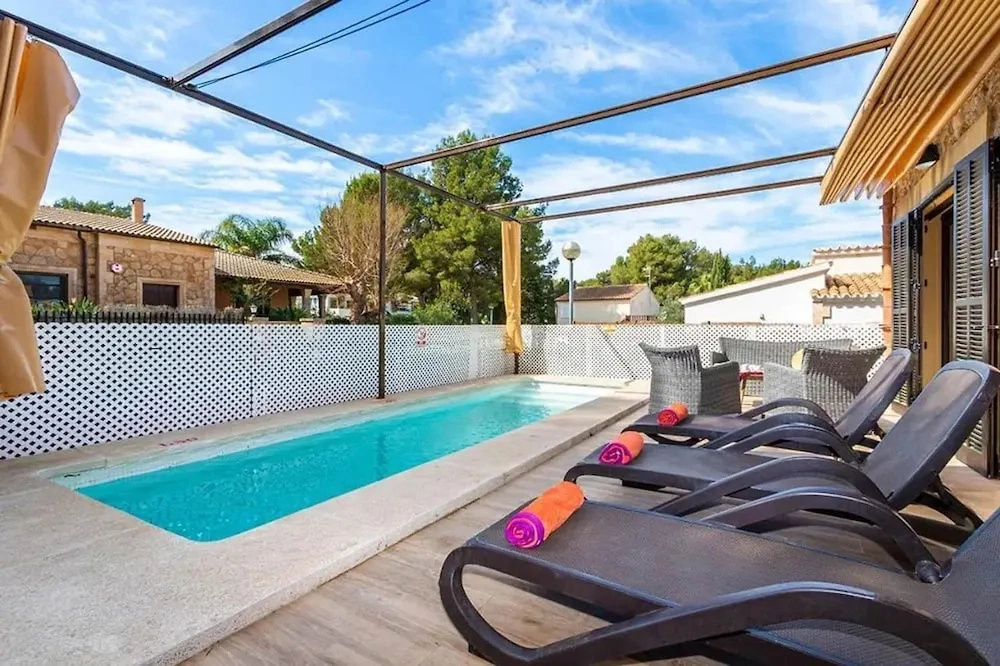 Villa Gabriela With 3 Bedrooms and 2 Bathrooms
